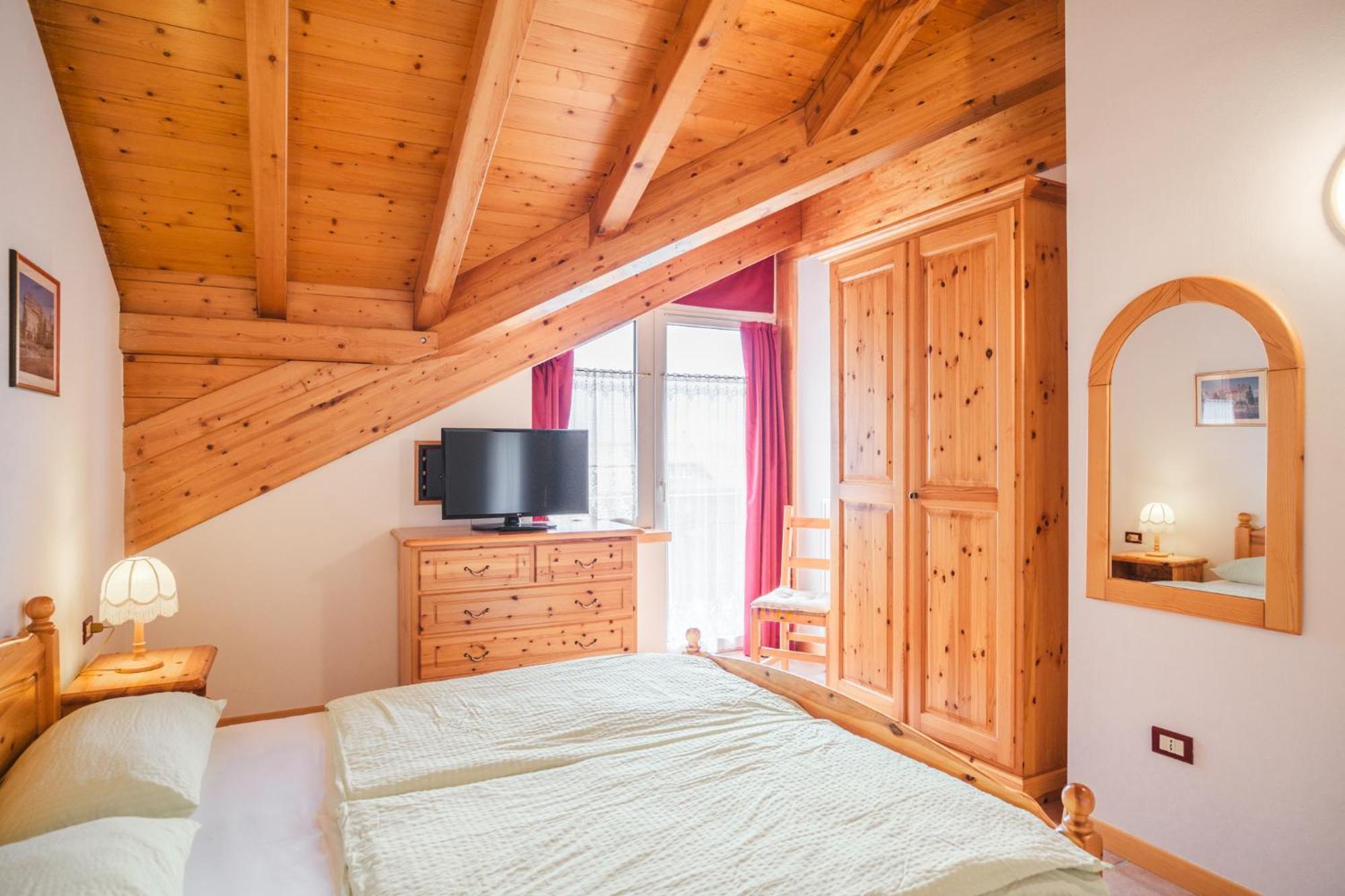 Residence Al Caminetto Molveno Luaran gambar
